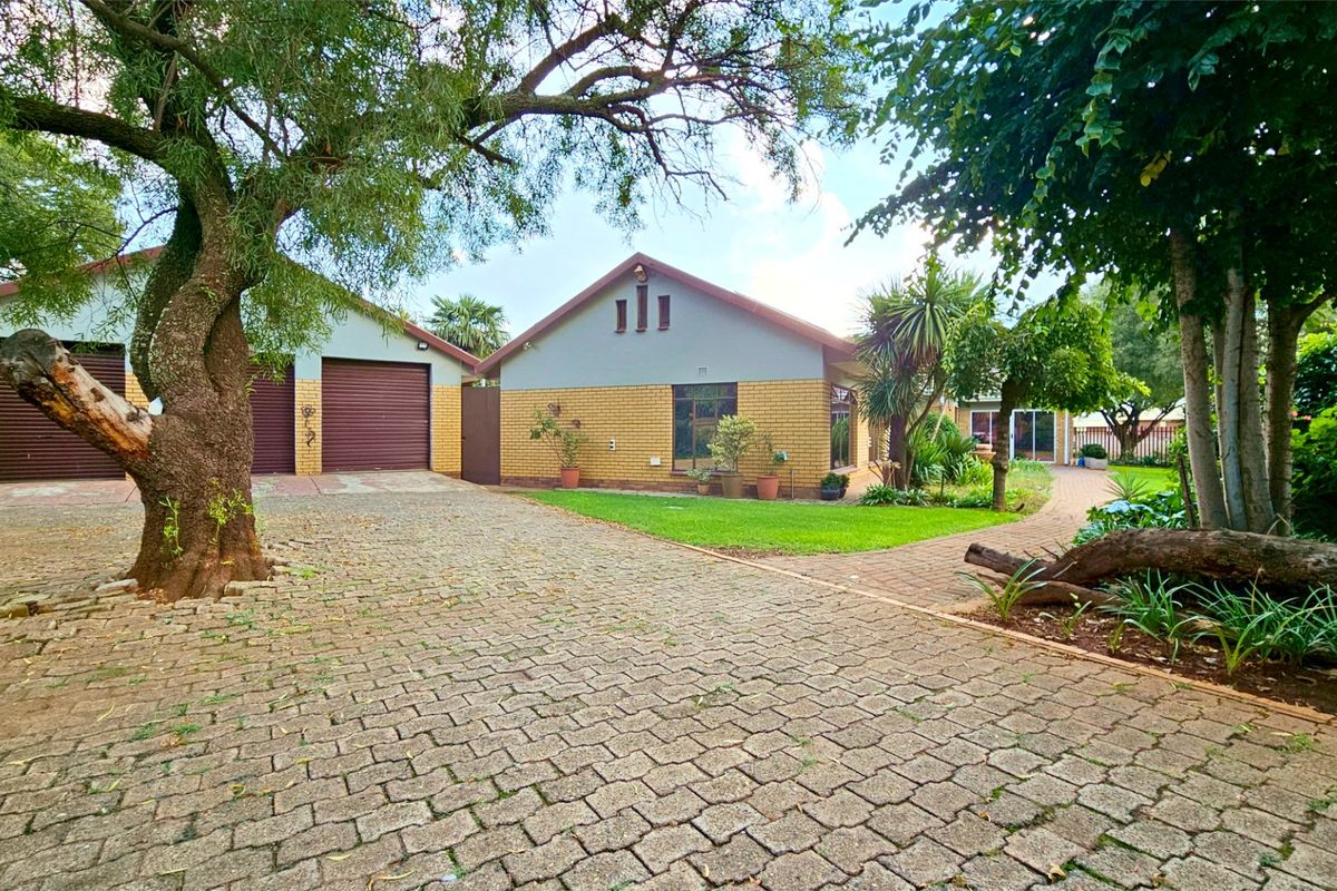 A state-of-the-art property in Three Rivers East. - Photo 3