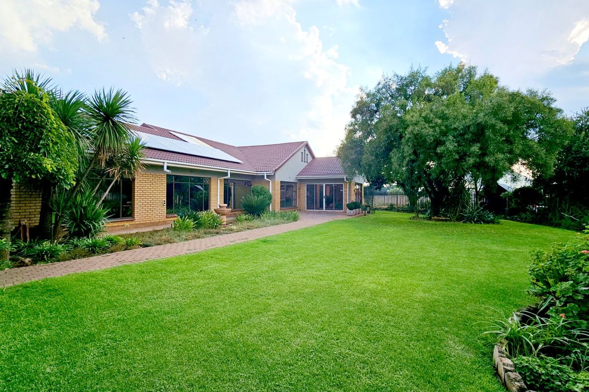 A state-of-the-art property in Three Rivers East. - Photo 4