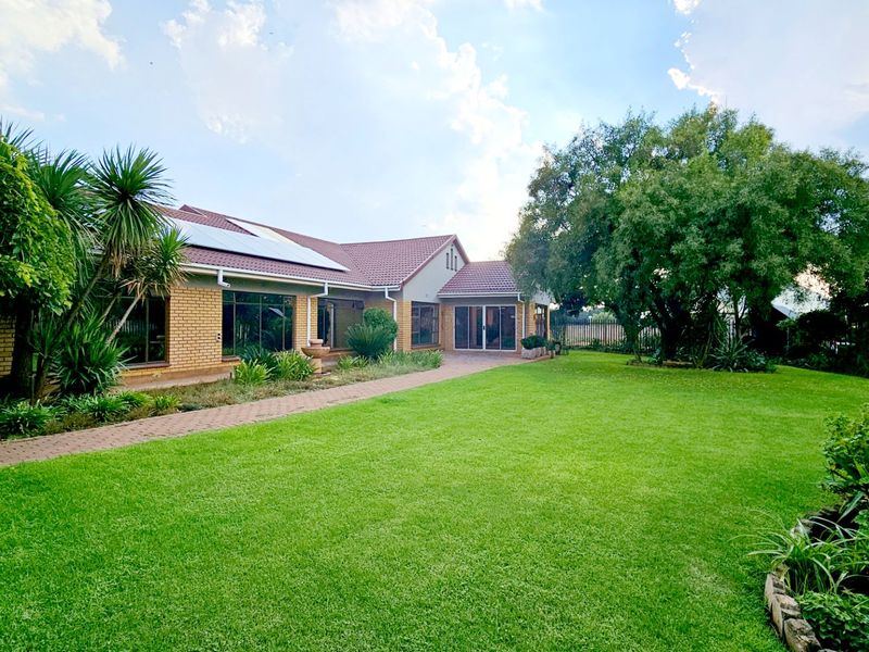 A state-of-the-art property in Three Rivers East. - Photo 4