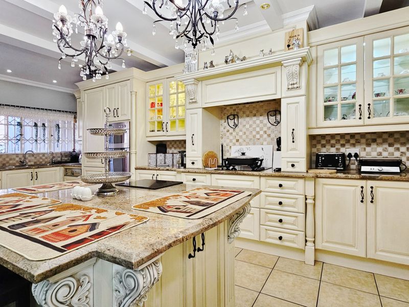 An impeccable duplex unit in Three Rivers Proper. - Photo 2