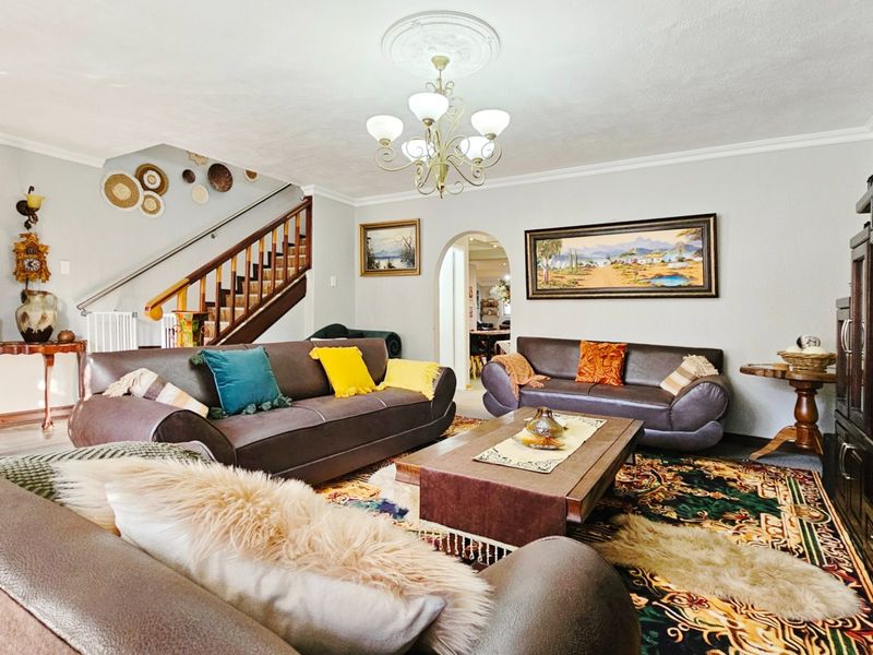 An impeccable duplex unit in Three Rivers Proper. - Photo 3