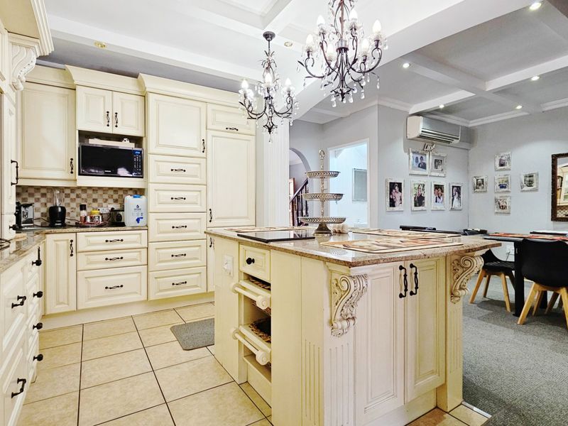 An impeccable duplex unit in Three Rivers Proper. - Photo 9