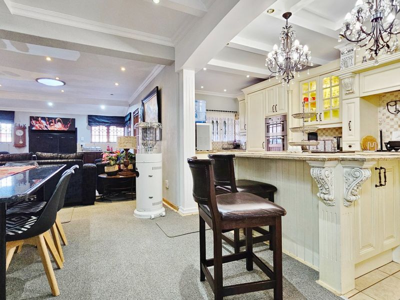 An impeccable duplex unit in Three Rivers Proper. - Photo 7