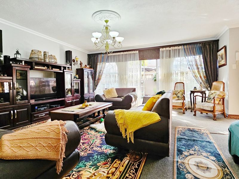 An impeccable duplex unit in Three Rivers Proper. - Photo 6