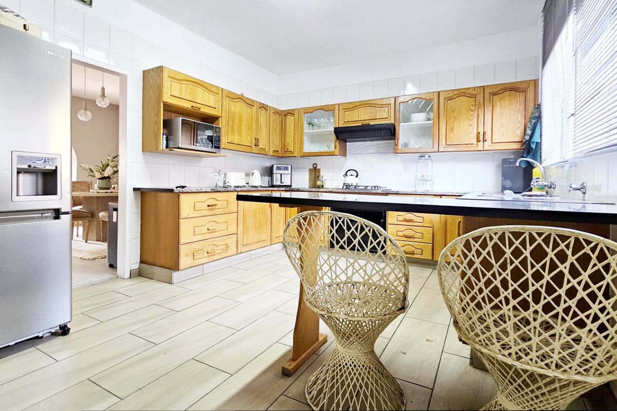 An impeccable duplex in Three Rivers Proper. - Photo 2