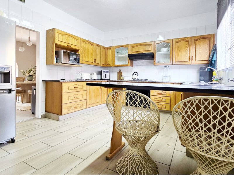 An impeccable duplex in Three Rivers Proper. - Photo 2