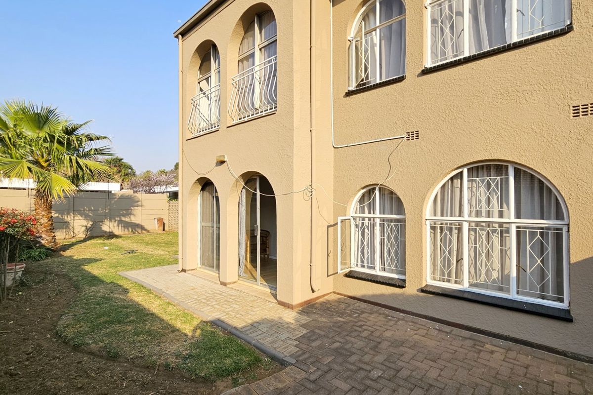 An impeccable duplex in Three Rivers Proper. - Photo 4