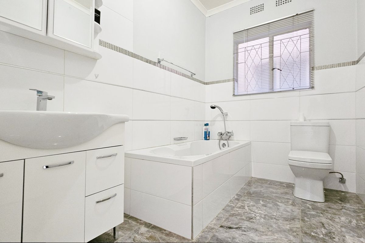 An impeccable duplex in Three Rivers Proper. - Photo 3