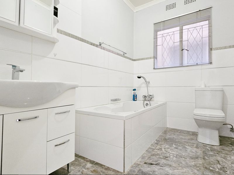 An impeccable duplex in Three Rivers Proper. - Photo 3