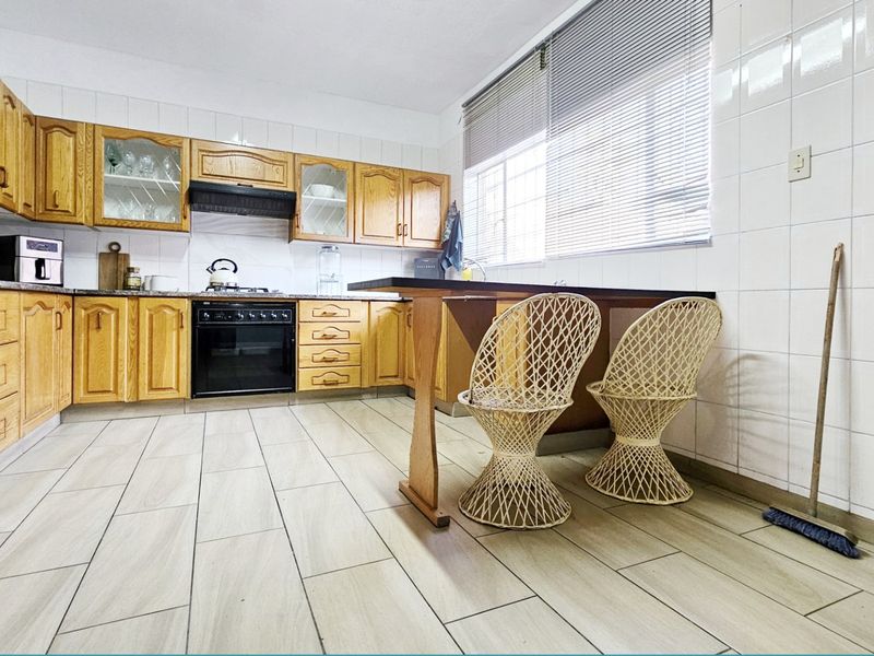 An impeccable duplex in Three Rivers Proper. - Photo 8