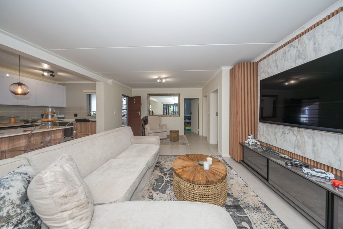 Stunning Home with Luxurious Finishes - Photo 2