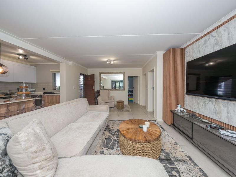 Stunning Home with Luxurious Finishes - Photo 2