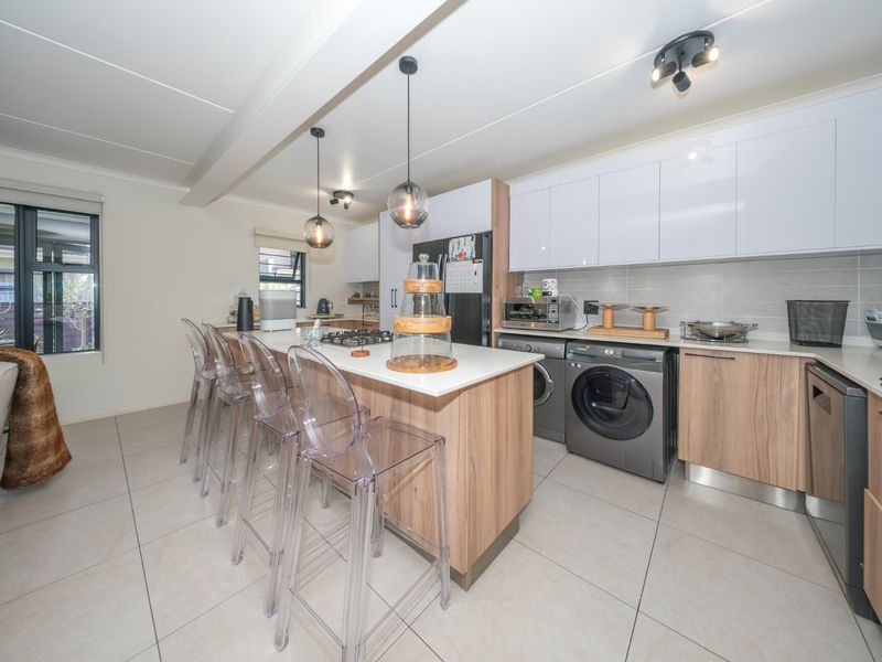 Stunning Home with Luxurious Finishes - Photo 5