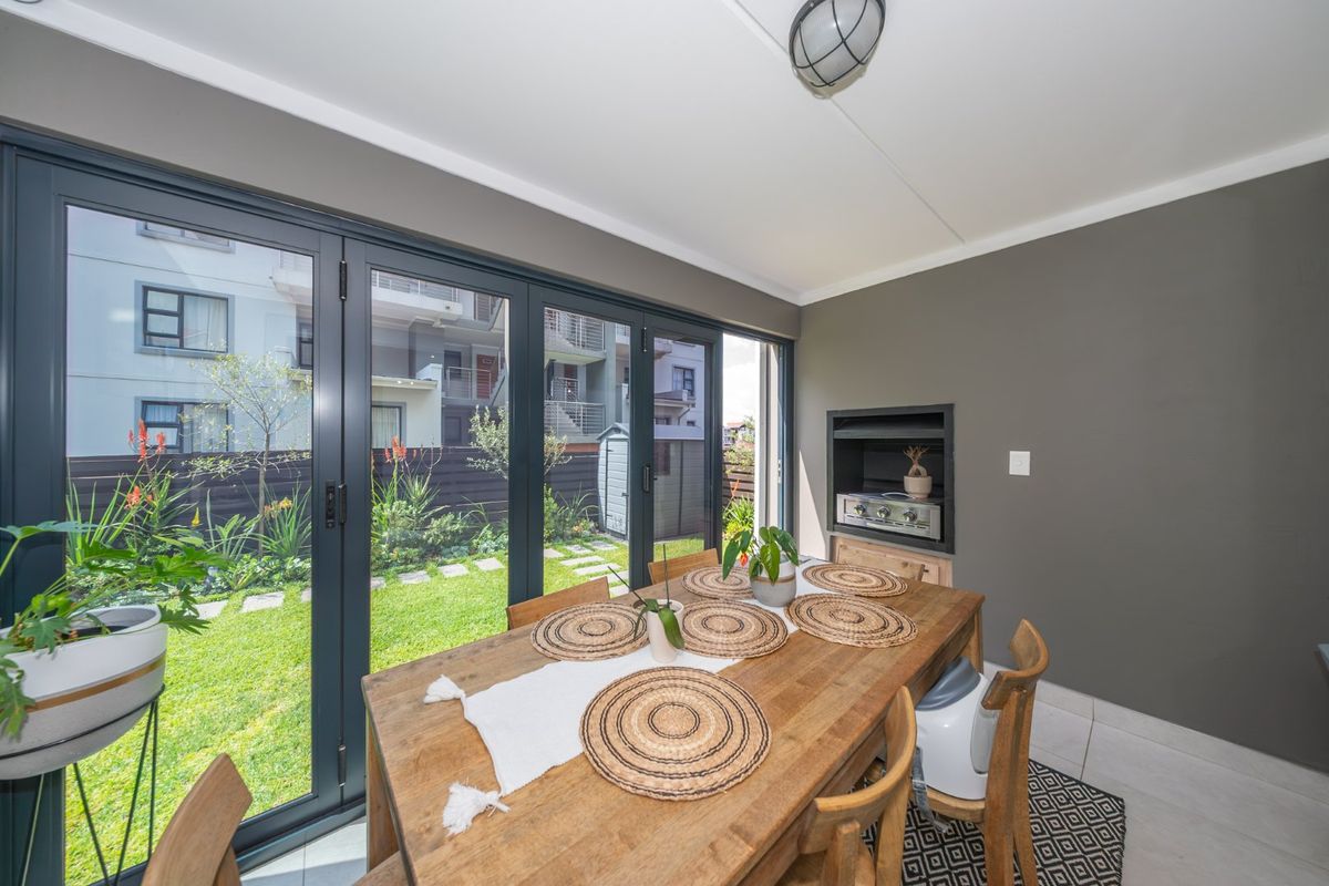 Stunning Home with Luxurious Finishes - Photo 2