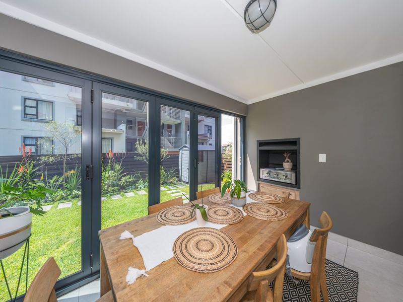 Stunning Home with Luxurious Finishes - Photo 8