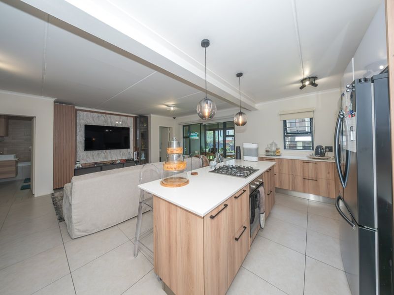 Stunning Home with Luxurious Finishes - Photo 6