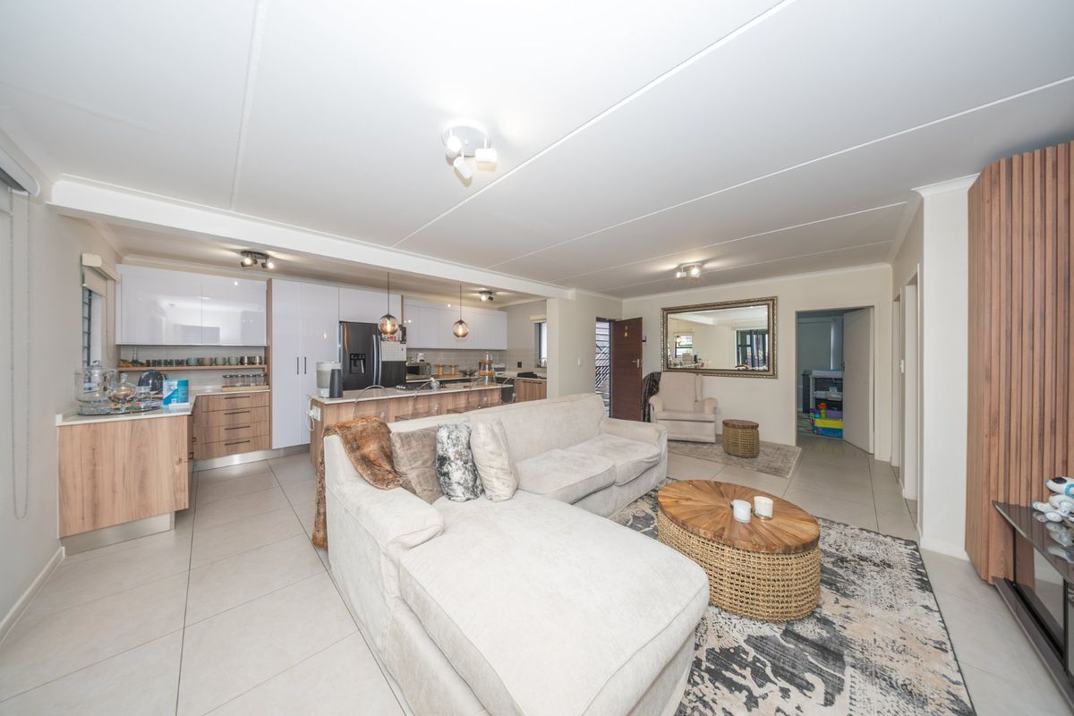 Stunning Home with Luxurious Finishes - Photo 4