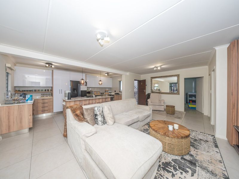 Stunning Home with Luxurious Finishes - Photo 4