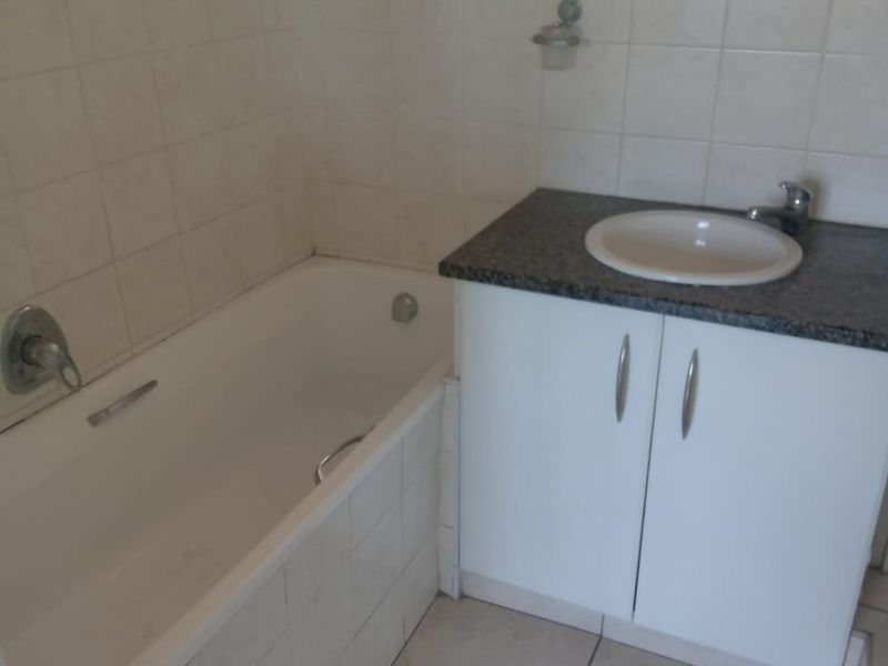 2 Bathrooms, 2 Bedroom Apartment For Sale In South Beach, Durban - Photo 9