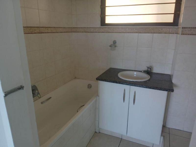 2 Bathrooms, 2 Bedroom Apartment For Sale In South Beach, Durban - Photo 10