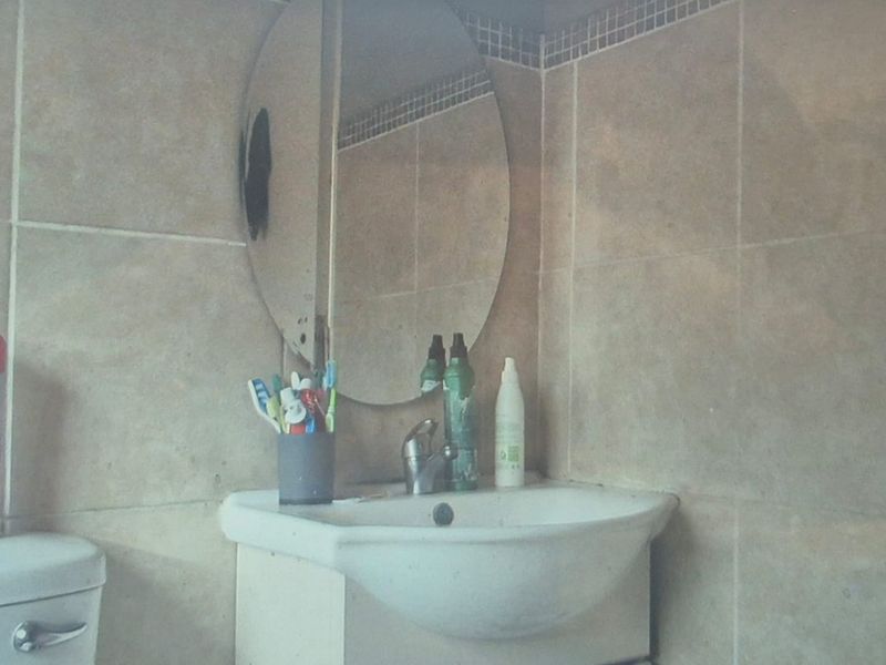 2 BEDROOM APARTMENT IN WILGEHEUWEL  - Photo 6