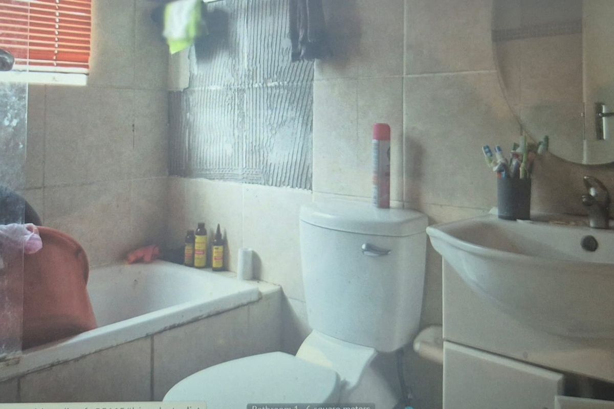 2 BEDROOM APARTMENT IN WILGEHEUWEL  - Photo 5