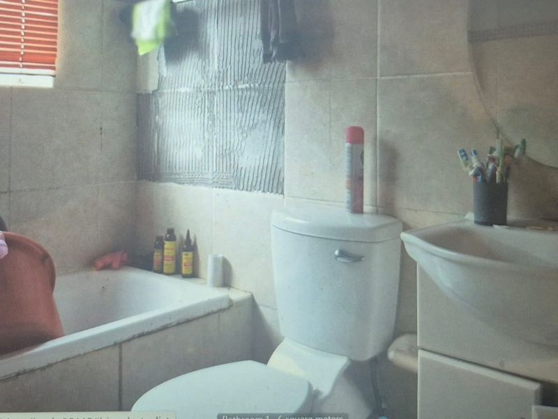 2 BEDROOM APARTMENT IN WILGEHEUWEL  - Photo 5