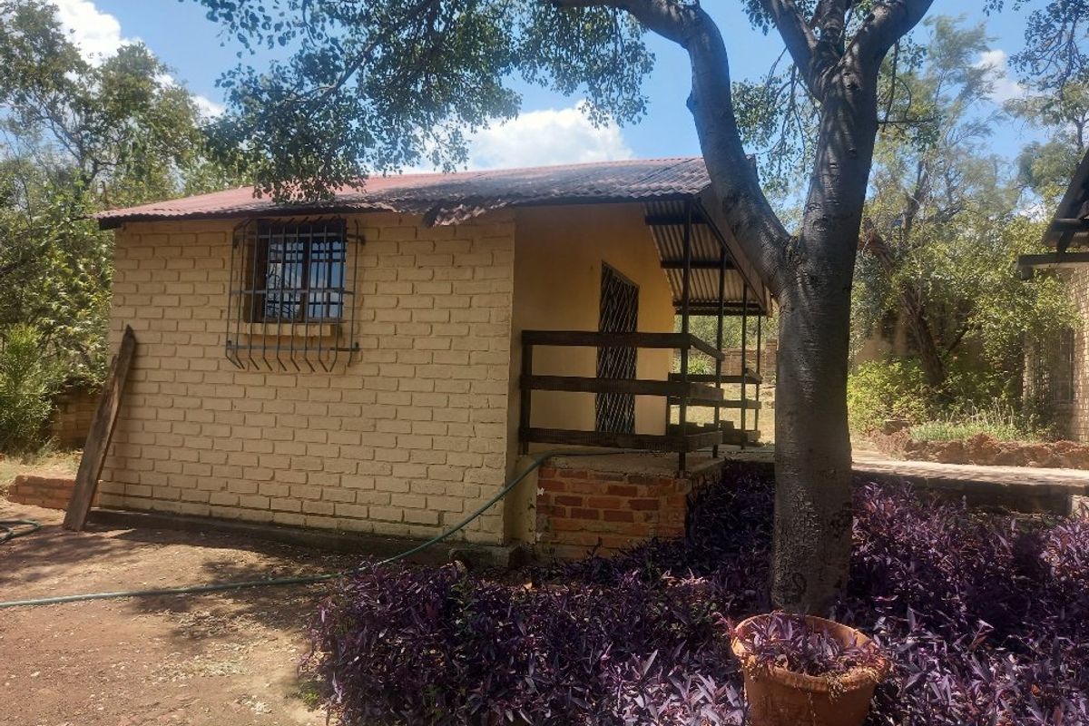 42 hectares sheep and cattle feedlot with equipment for sale in Dinokeng  - Photo 2