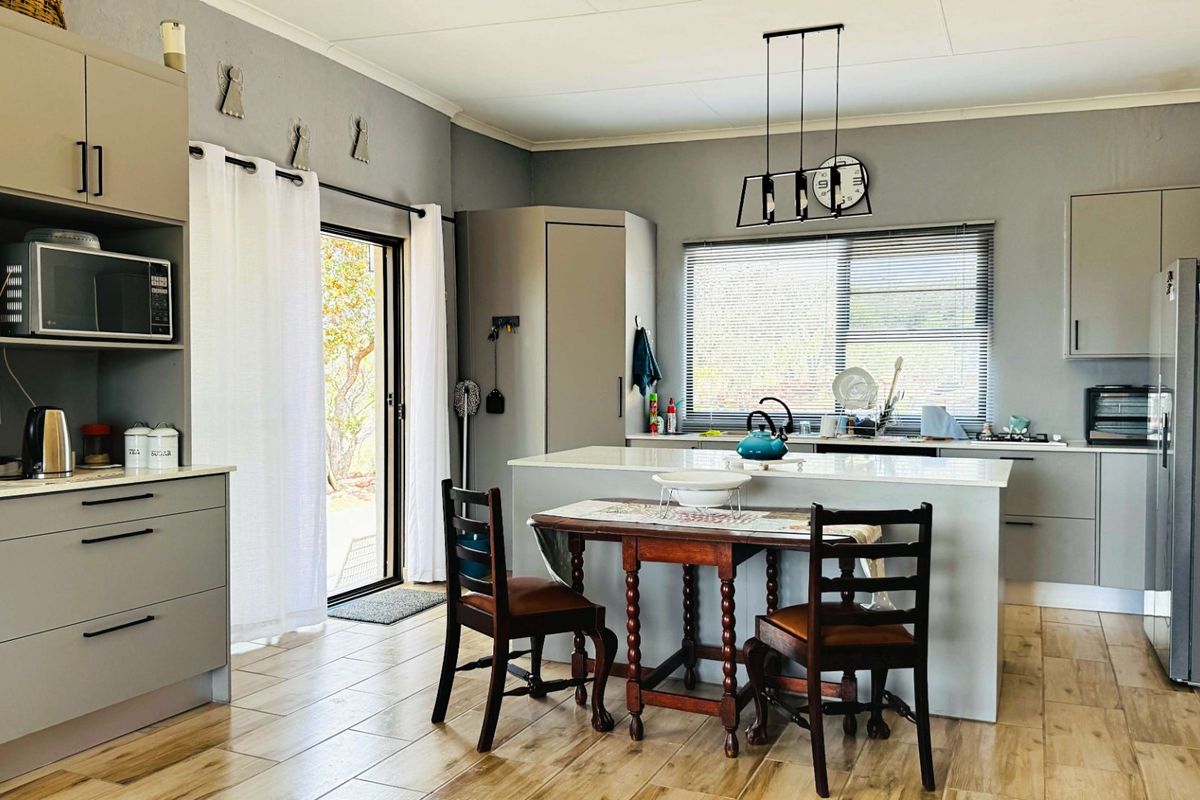 Irrigation farm with 2x Pivots and three houses - Photo 2