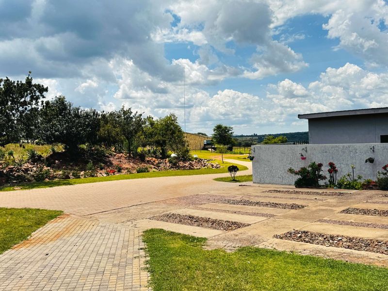 Irrigation farm with 2x Pivots and three houses - Photo 4