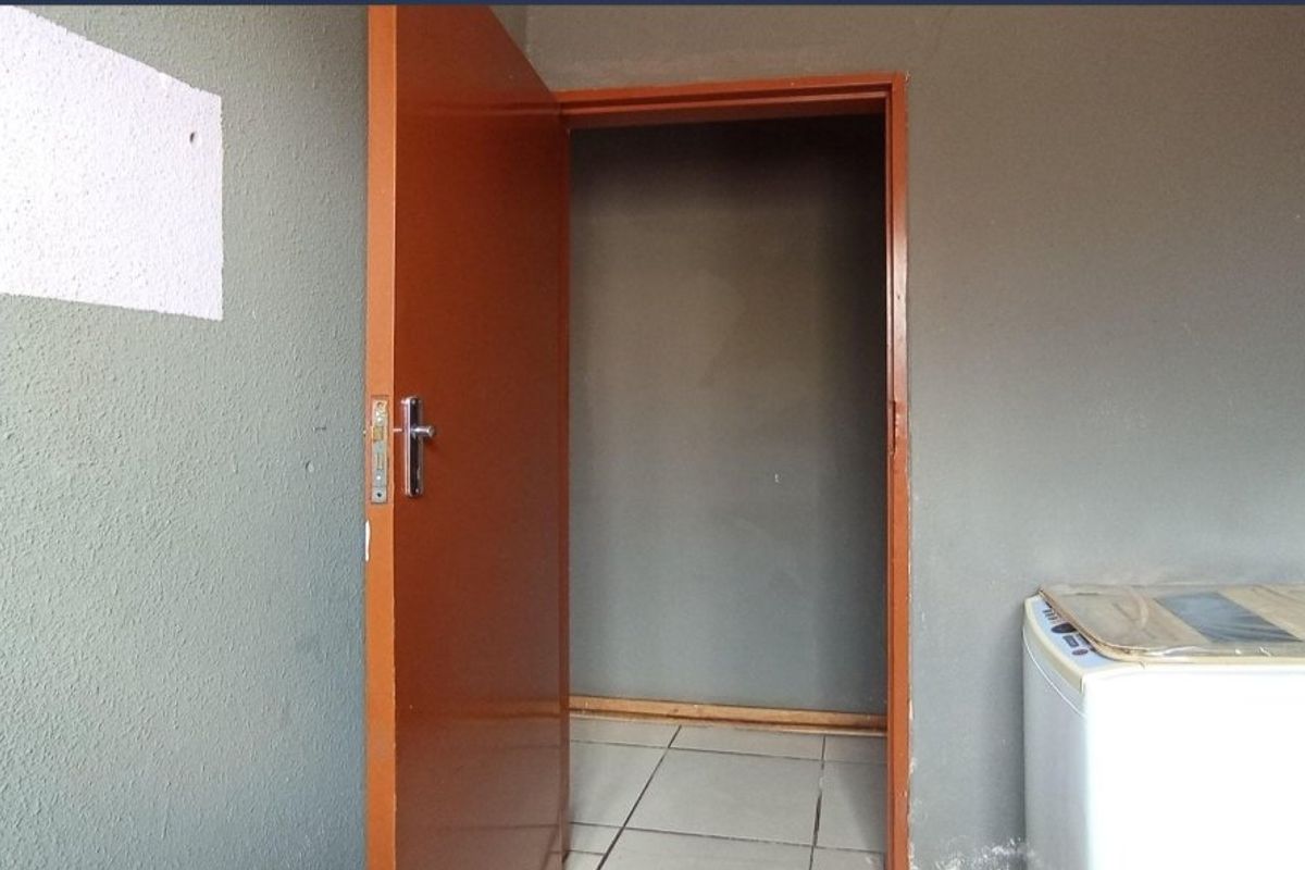 3-Bedroom Family Home for Sale in Clayville, Midrand – R1 005 000 - Photo 2