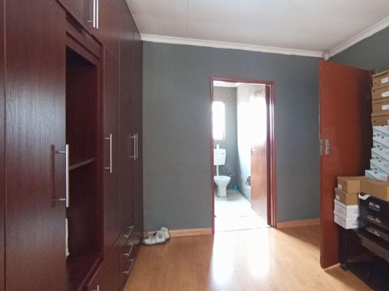 3-Bedroom Family Home for Sale in Clayville, Midrand – R1 005 000 - Photo 3