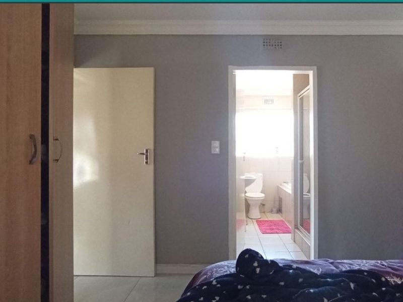 3-bedroom, 2-bathroom home Clayville, Midrand - Photo 4
