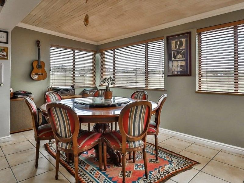 Perfect Family Home with potential rental income - Photo 3