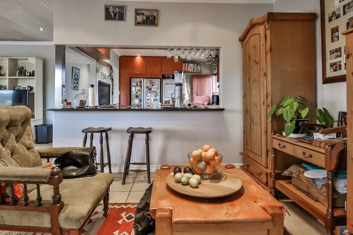 Perfect Family Home with potential rental income - Photo 2