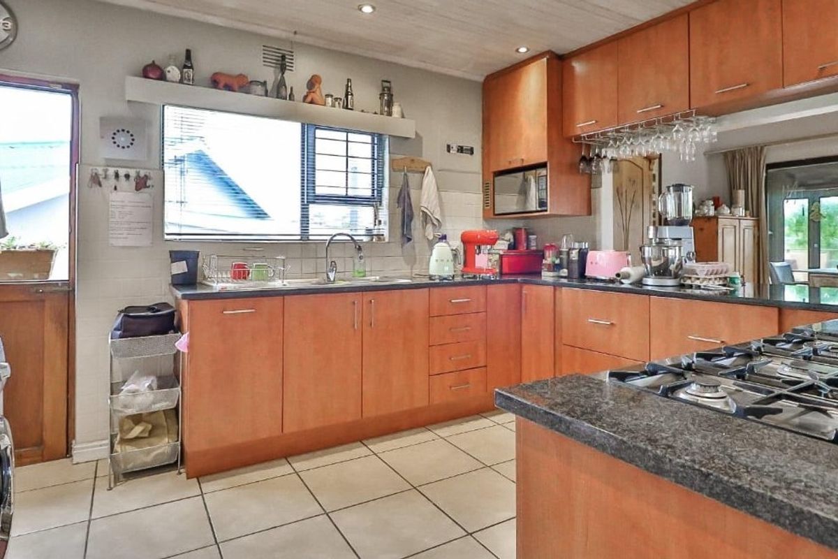 Perfect Family Home with potential rental income - Photo 5