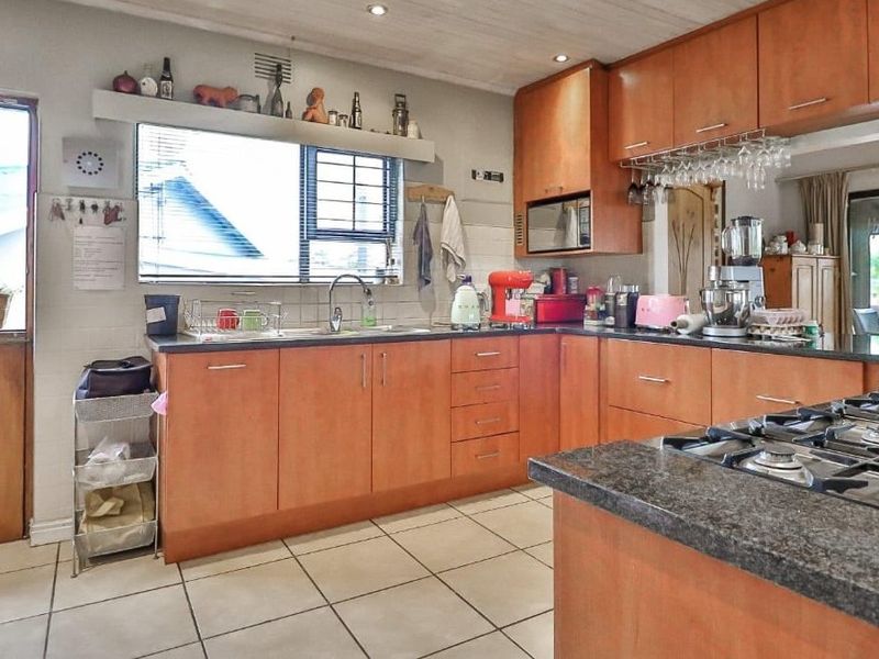 Perfect Family Home with potential rental income - Photo 5