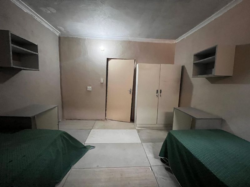 NEW Male 3-Sharing Student Accommodation | 7 Rooms Available | Plumstead Crescent – Near UKZN Westville - Photo 6