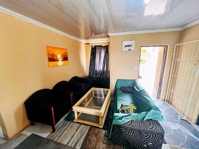 NEW Male Single Student Rooms | Shared Living | 3 Available | Near UKZN Westville - Photo 2