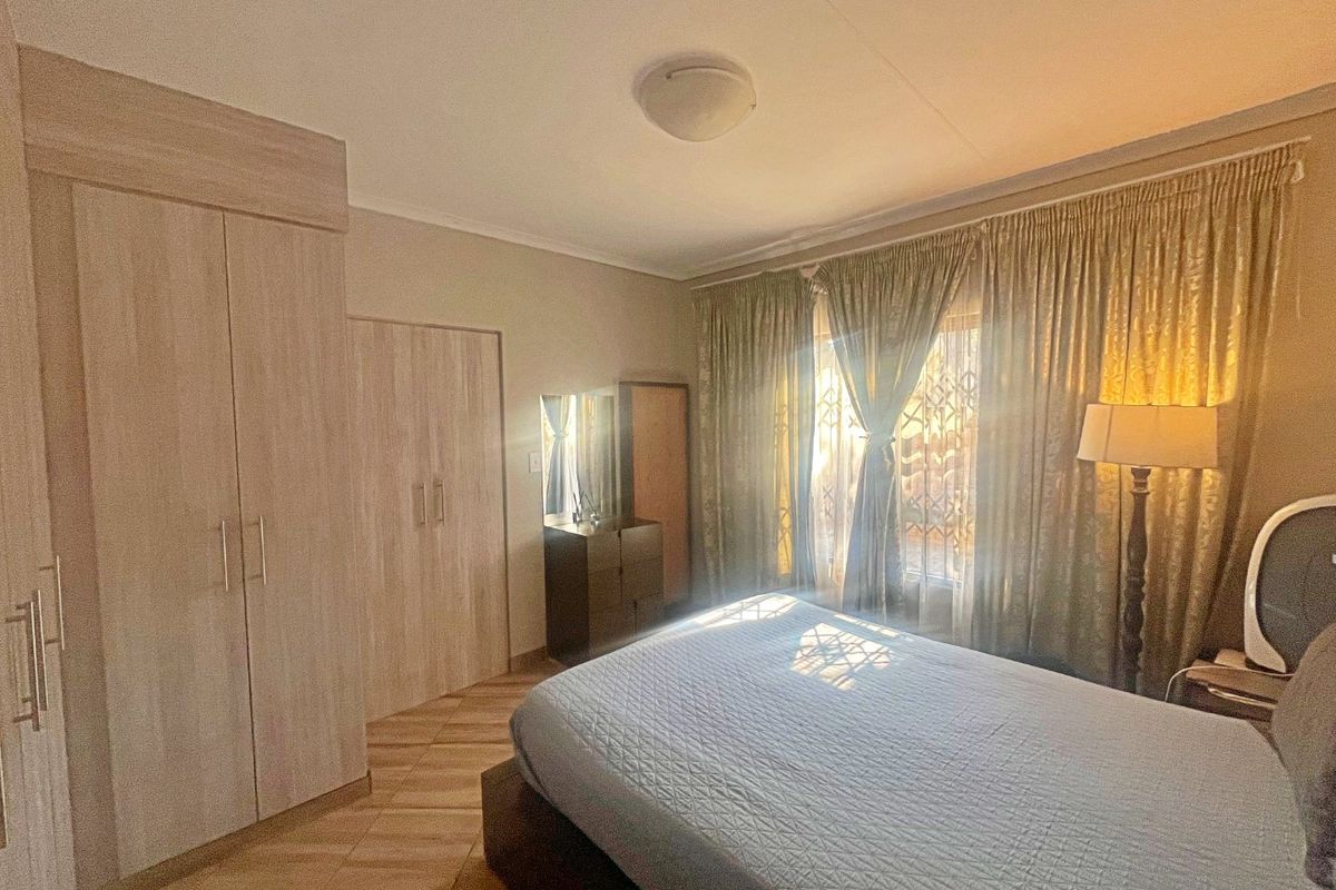 Spacious Simplex with Private Garden  - Photo 5