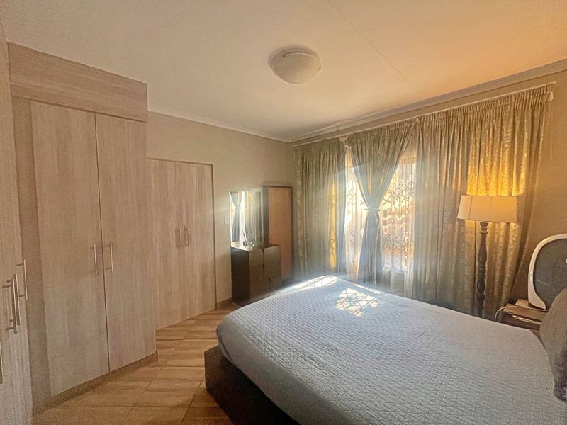 Spacious Simplex with Private Garden  - Photo 5