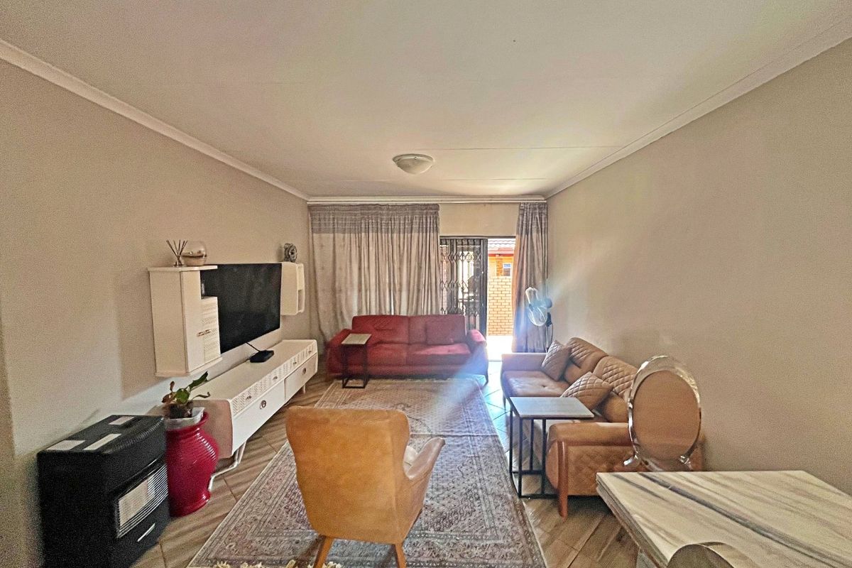 Spacious Simplex with Private Garden  - Photo 3