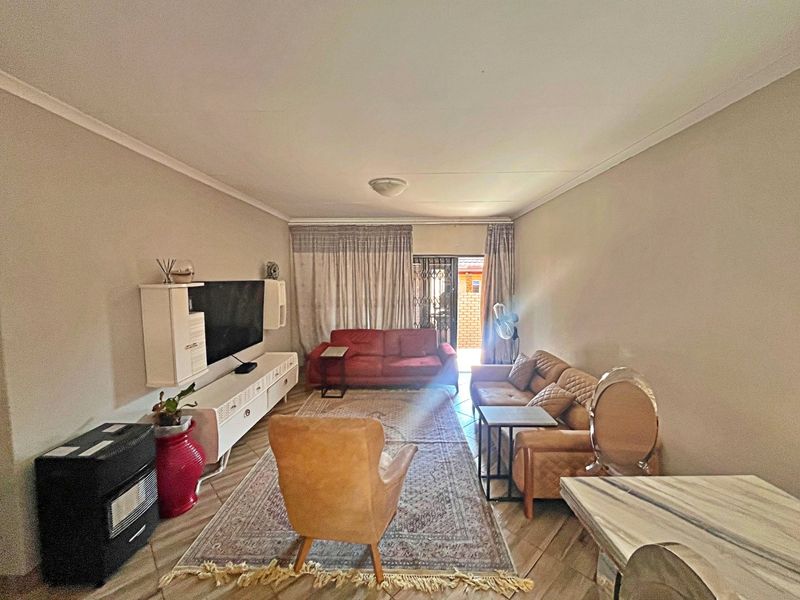 Spacious Simplex with Private Garden  - Photo 3