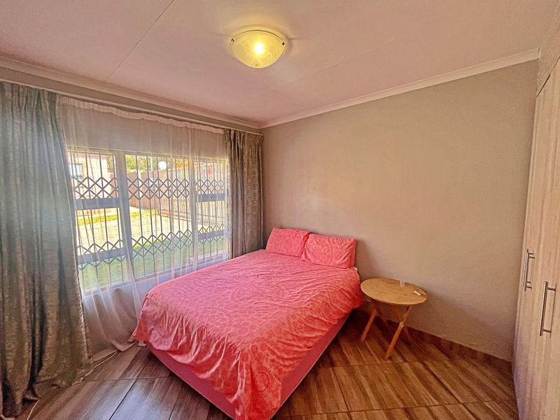 Spacious Simplex with Private Garden  - Photo 10