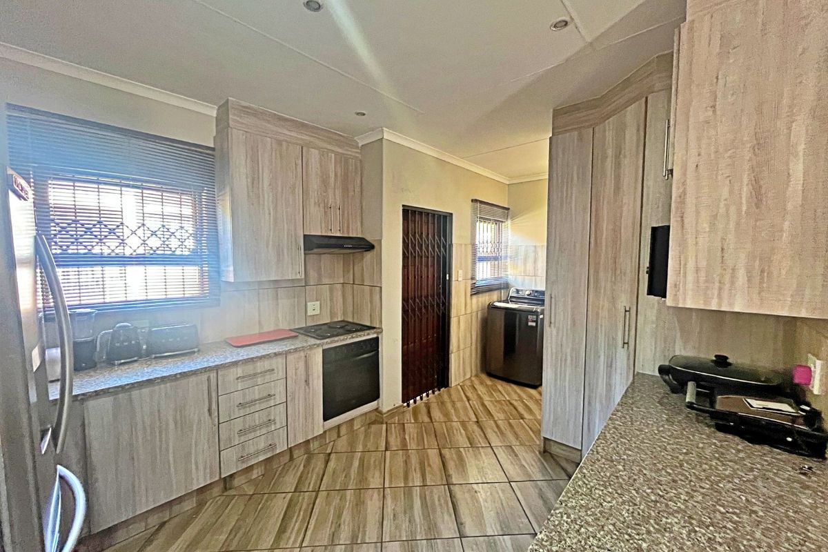 Spacious Simplex with Private Garden  - Photo 2