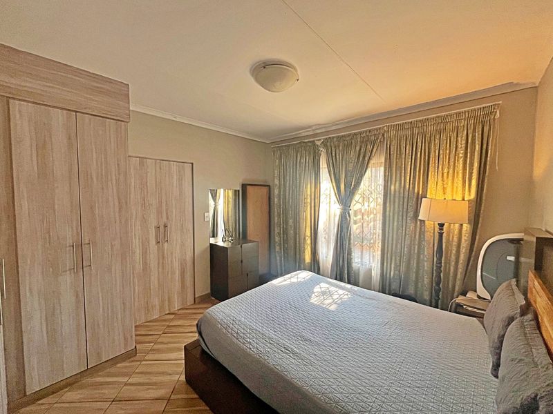 Spacious Simplex with Private Garden  - Photo 7