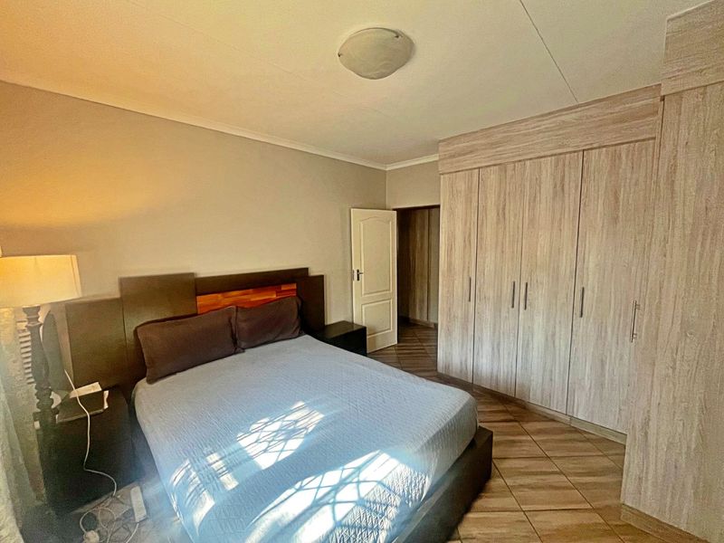 Spacious Simplex with Private Garden  - Photo 6