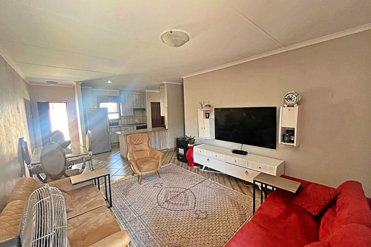 Spacious Simplex with Private Garden  - Photo 4