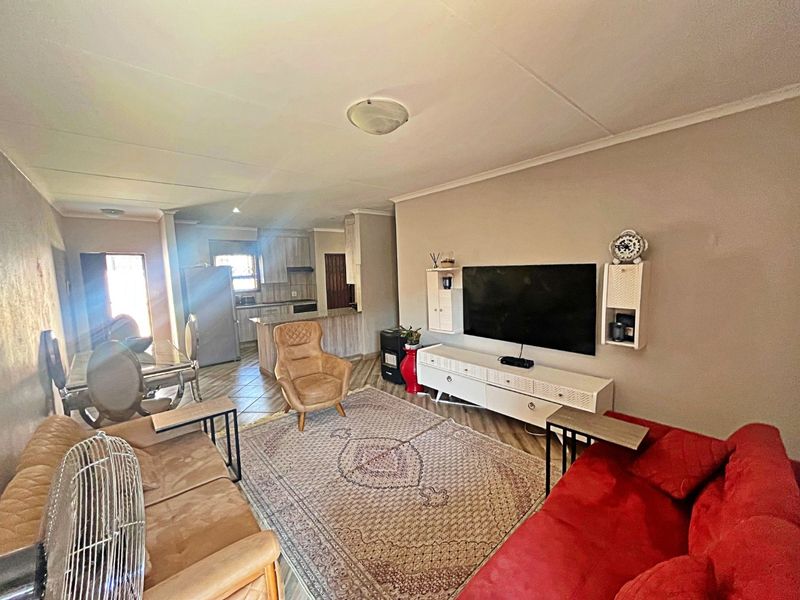 Spacious Simplex with Private Garden  - Photo 4