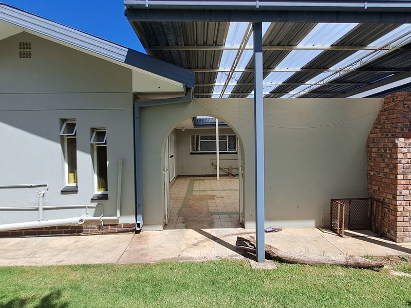 13-Bedroom Rental Investment in popular Universitas - Photo 10